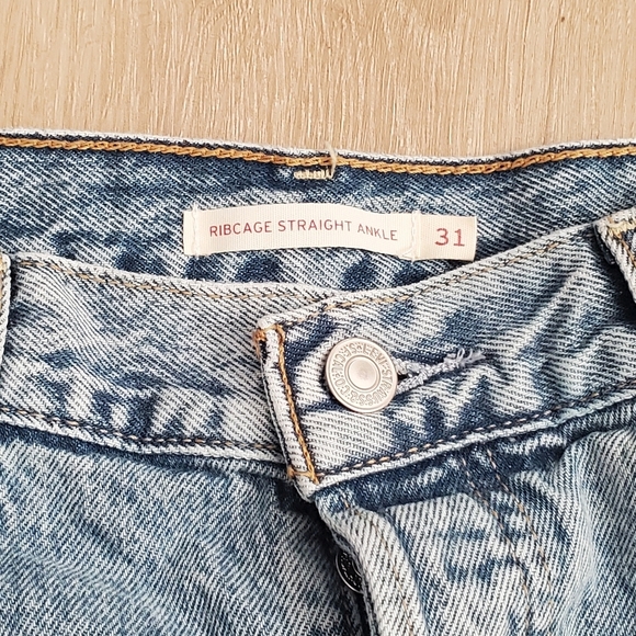 Levi's Women's Ribcage Straight Ankle Jeans Light Indigo Blue Size 31 - Picture 4 of 10